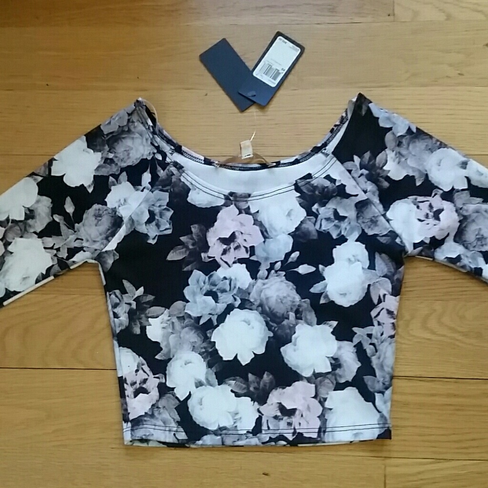 Super cute Guess floral top BNWT